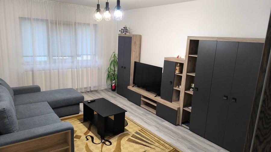 Apartament cu 3 camere decomandat în Între Lacuri