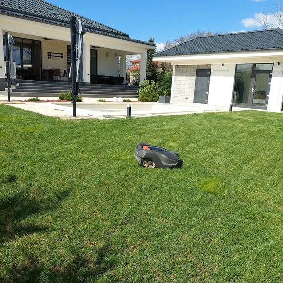 Casă cu Teren 2026 Mp în Central