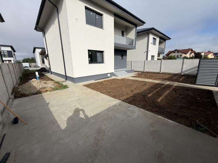 Casă cu 4 camere cu Teren 450 Mp în Olteni
