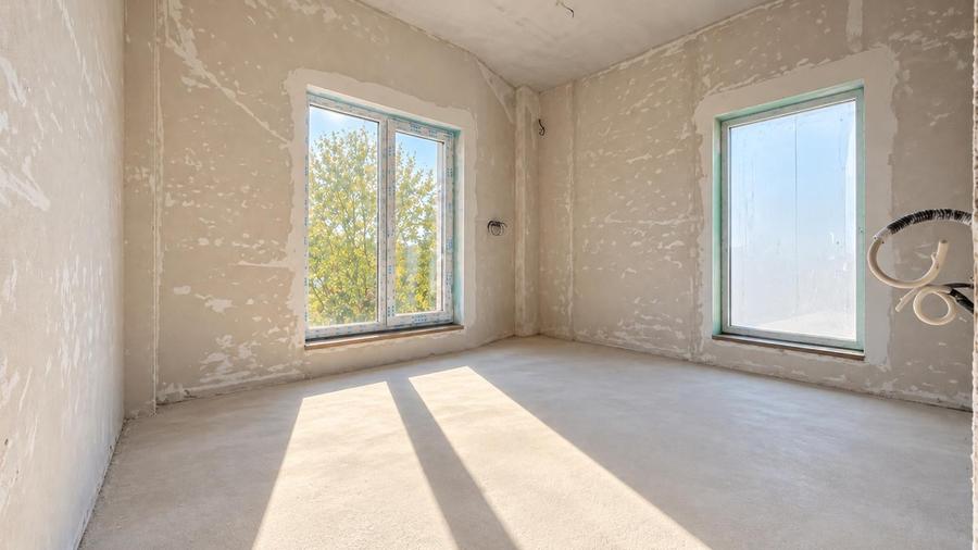 Casă cu 4 camere cu Teren 200 Mp în Exterior Est