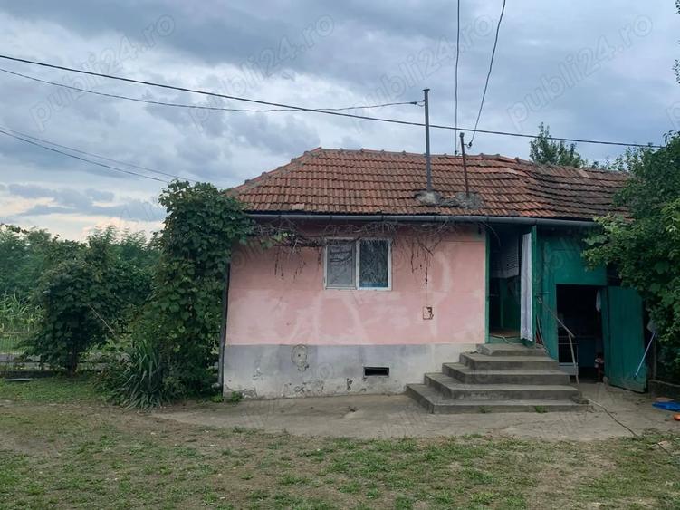 Casă cu 2 camere cu Teren 17000 Mp în Aciua