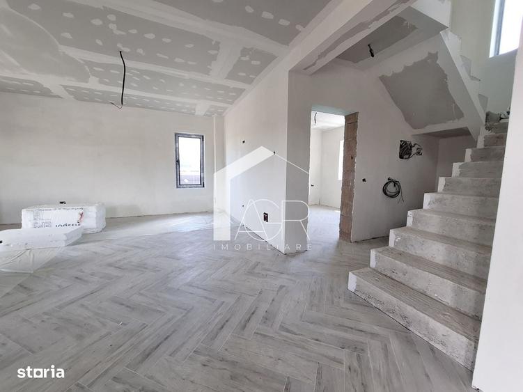 Casă cu 4 camere în Păulești