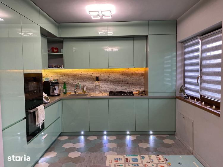 Casă cu 5 camere cu Teren 137 Mp în Apahida