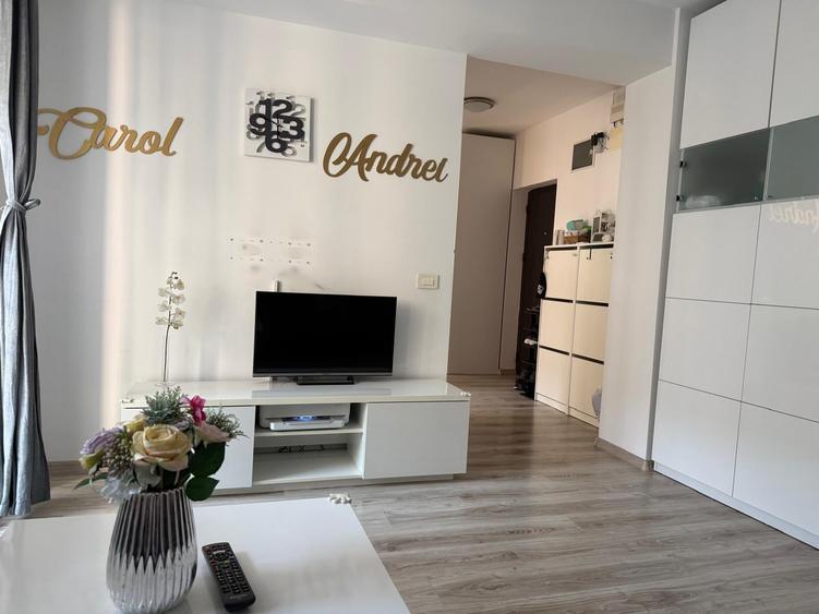 Apartament cu 2 camere decomandat în Titan
