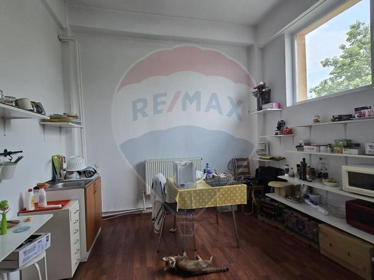 Spațiu comercial, de 600 mp, în Apărătorii Patriei