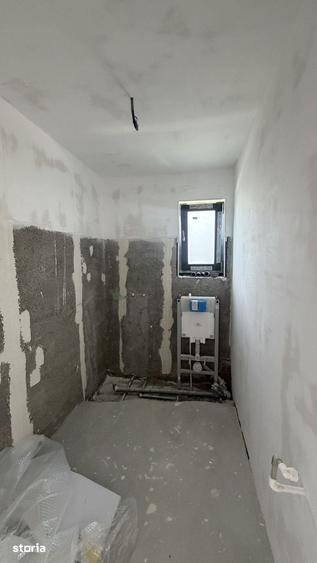 Casă cu 4 camere cu Teren 400 Mp în Domnești