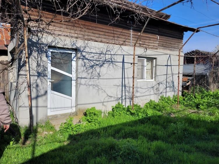 Casă individuală cu 4 camere cu Teren 2500 Mp în Brătășanca
