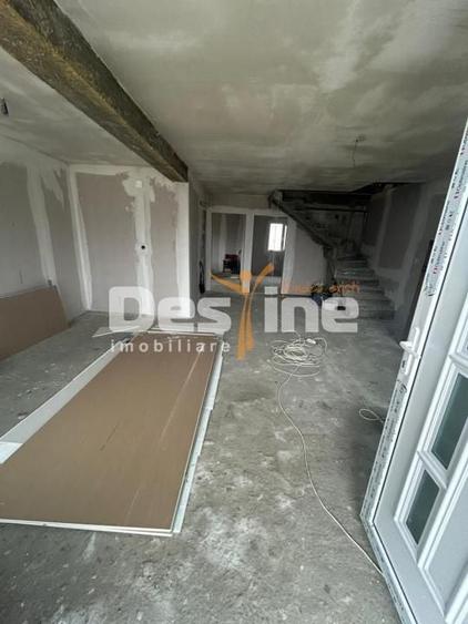 Casă individuală cu 5 camere cu Canalizare în Lumina