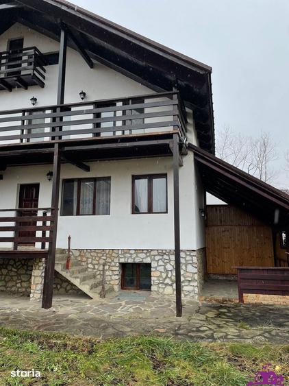 Casă cu 4 camere cu Teren 427 Mp în Central