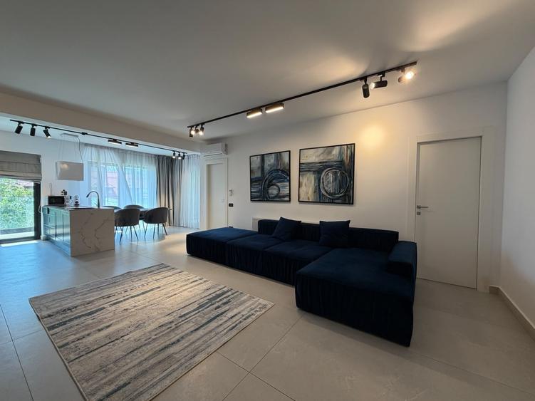Apartament cu 3 camere semidecomandat în Domenii