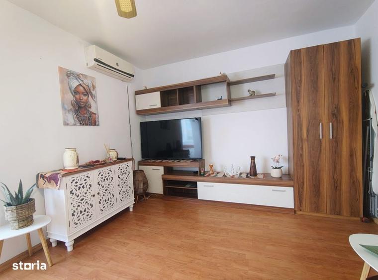 Apartament cu 3 camere decomandat în Albești