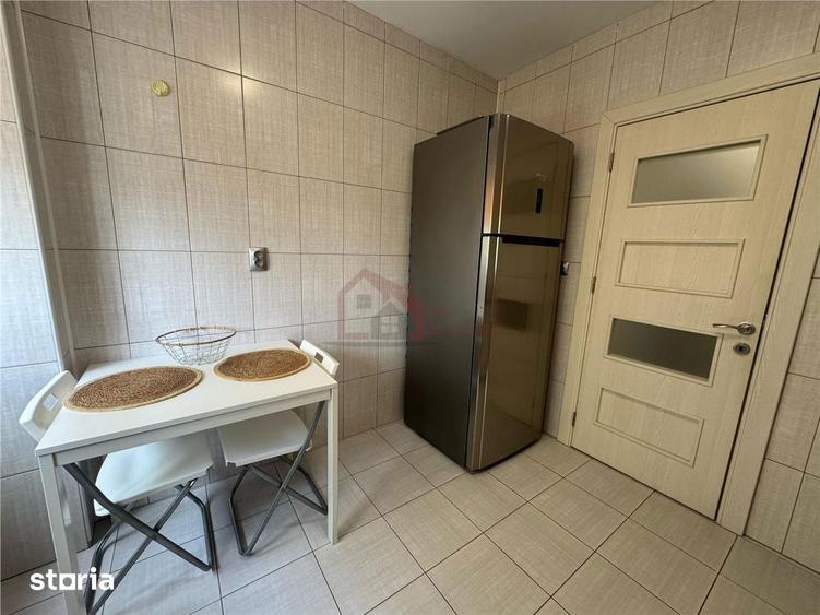 Apartament cu 2 camere semidecomandat, mobilat în Tei