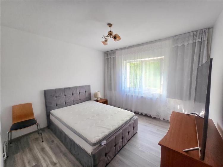Apartament cu 3 camere decomandat, mobilat în Obcini