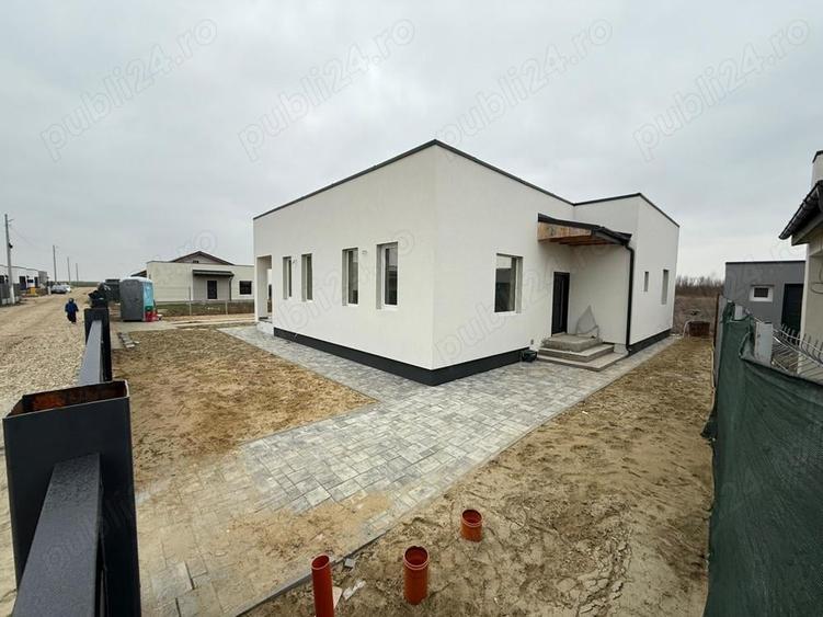 Casă cu 5 camere în Adunații-Copăceni