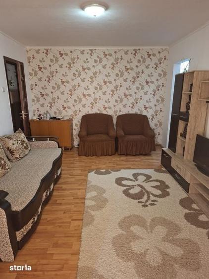 Apartament cu 2 camere semidecomandat în Craiovița Nouă