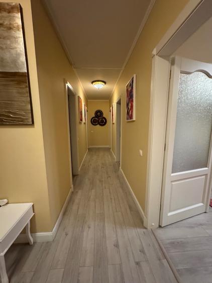 Apartament cu 3 camere decomandat în Exterior Vest