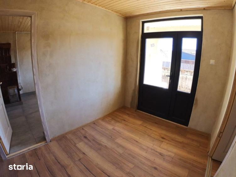Casa la pret de apartament 4 camere, teren 1770 mp, renovata Ciorani - 16