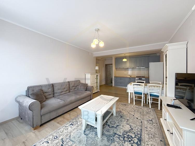 2 separate bedrooms + living room close to Platinia Shopping Center - 2