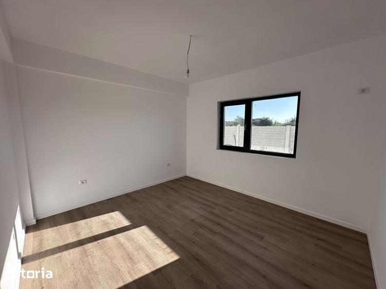Casă cu 4 camere cu Teren 400 Mp în Domnești