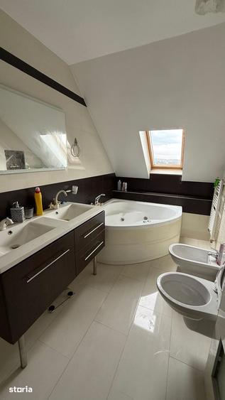 Apartament cu 4 camere decomandat în Obcini