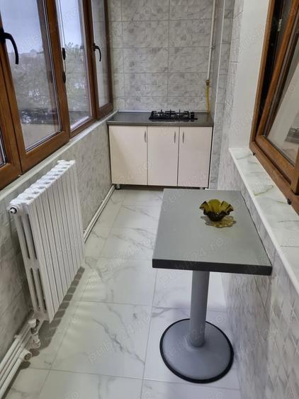 Garsonieră decomandată în Gorjului