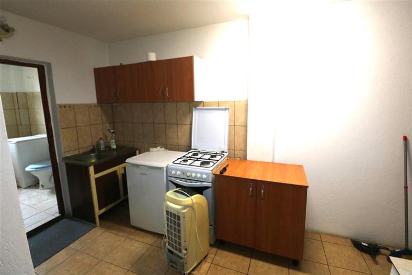 Apartament cu 2 camere nedecomandat în Aradului