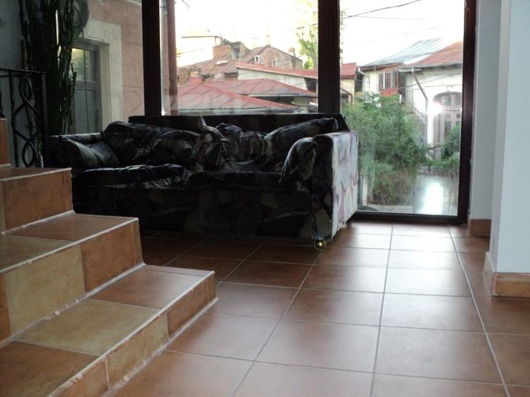Casă individuală cu 6 camere cu Teren 175 Mp în Parcul Carol