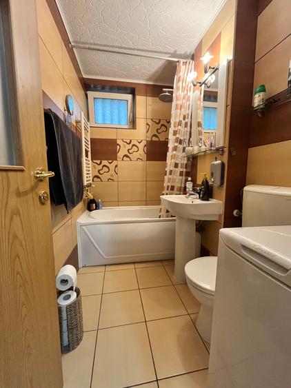 Apartament cu 3 camere semidecomandat, mobilat în Tractorul