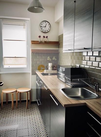 Apartament cu 2 camere semidecomandat, mobilat în Universitate
