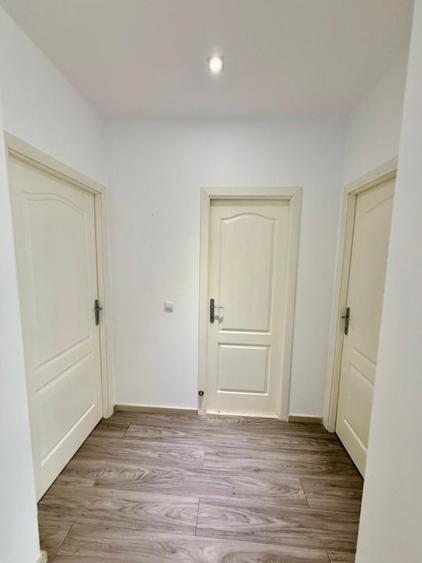 Apartament cu 3 camere semidecomandat, mobilat în Florești