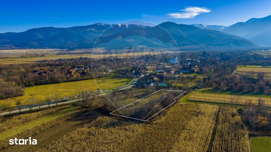 Teren de 4200 mp, în Recea