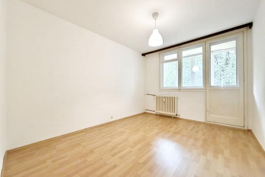 Apartament cu 3 camere semidecomandat în Titan