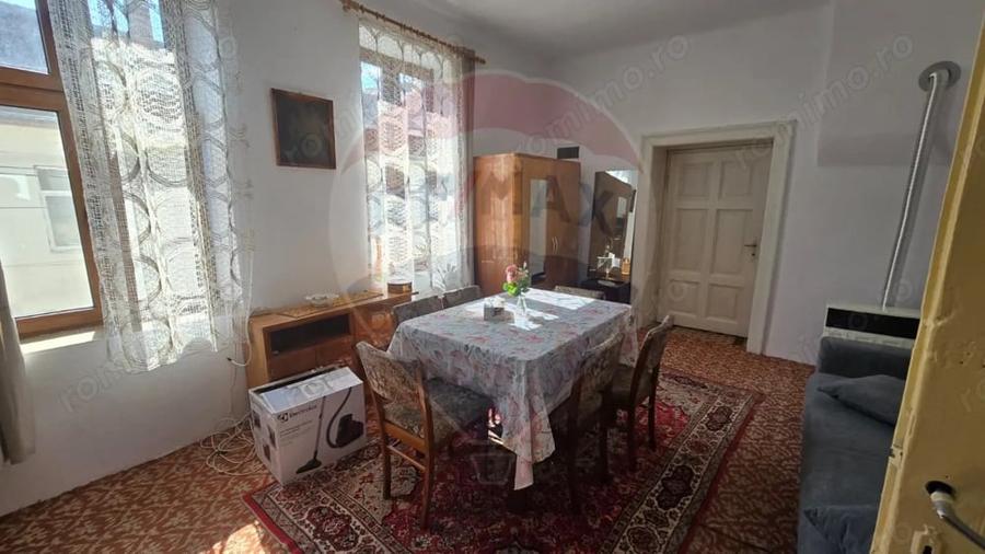 Casă cu 3 camere cu Teren 847 Mp în Central