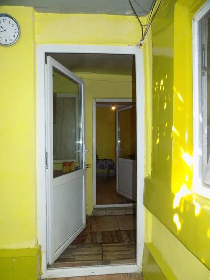Casă cu 2 camere cu Teren 100 Mp în Central