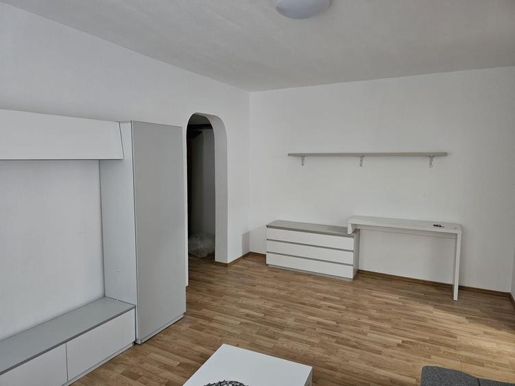 Apartament cu 2 camere decomandat în Titan