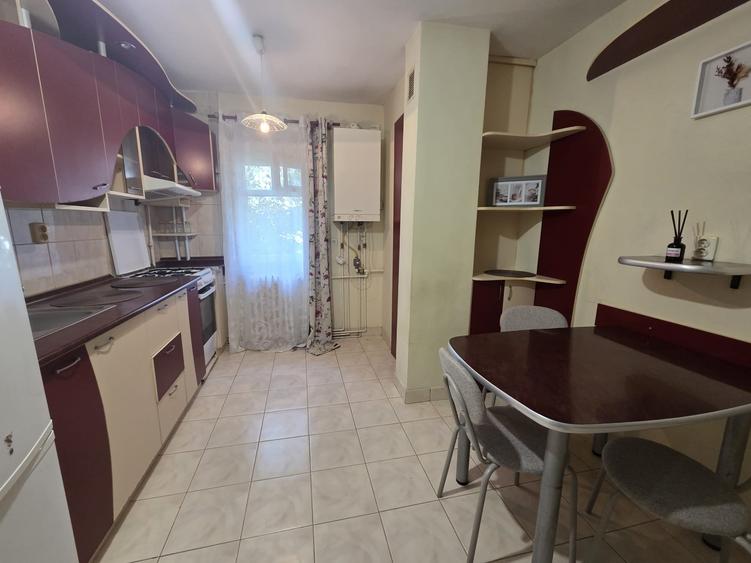 Apartament cu 3 camere decomandat în Zorilor