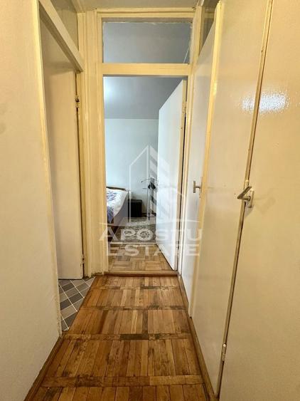 Apartament cu 3 camere semidecomandat, mobilat în Girocului