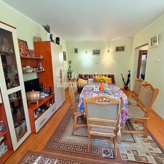 Apartament cu 4 camere semidecomandat în Micro 16