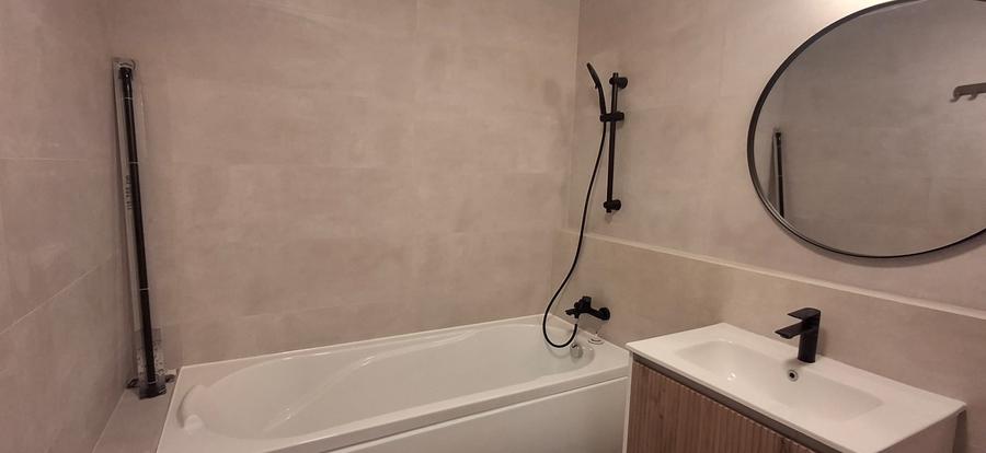 Apartament cu 3 camere decomandat în Titulescu