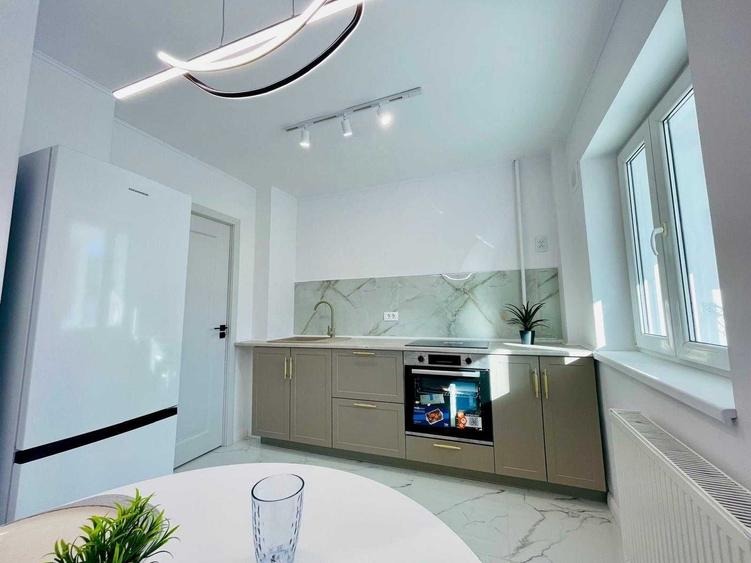 Apartament cu 3 camere semidecomandat în Exterior Vest