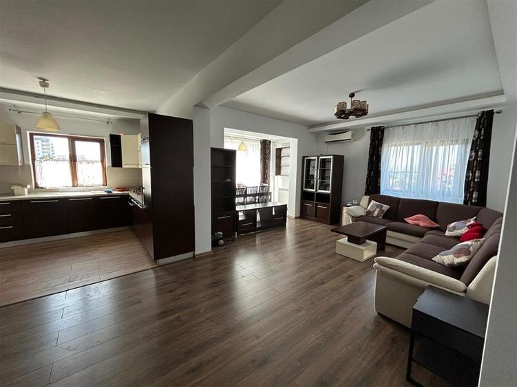 Apartament cu 3 camere decomandat, mobilat în Nord