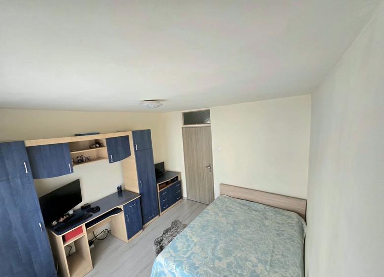 Apartament cu 3 camere în Roșu