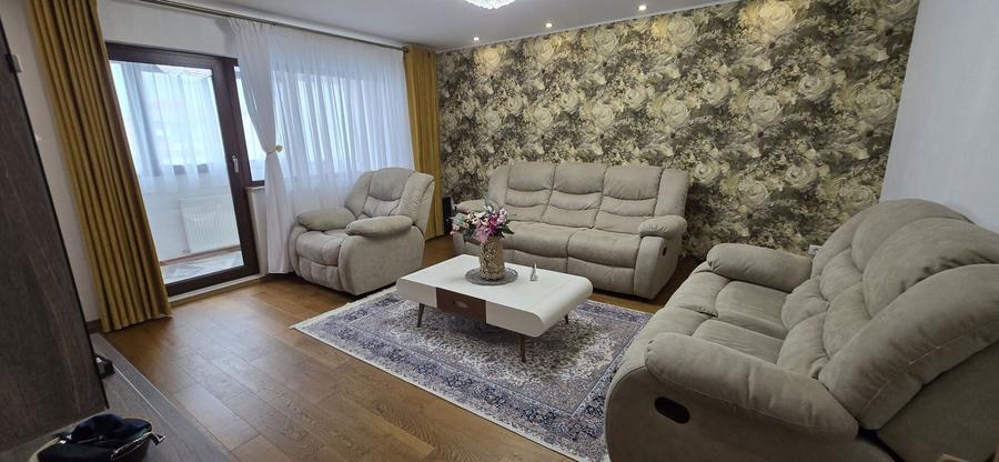 Apartament cu 3 camere decomandat, mobilat în Micro 6