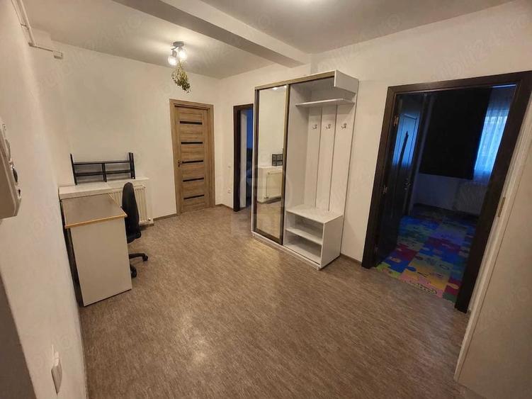Apartament cu 3 camere decomandat în Florești