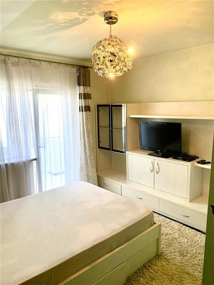 Apartament cu 3 camere semidecomandat în Rogerius