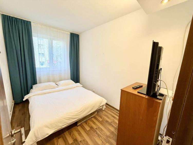 Apartament cu 3 camere decomandat în Astra