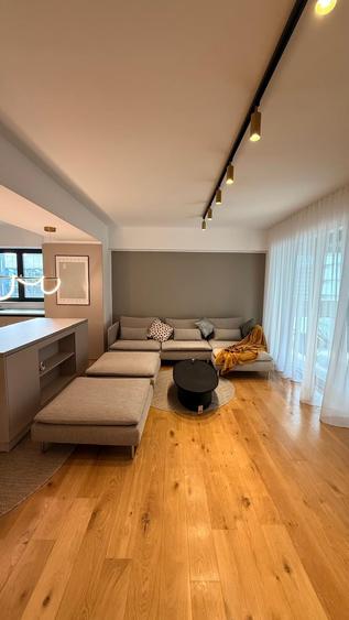 Apartament cu 3 camere semidecomandat, mobilat în Pipera