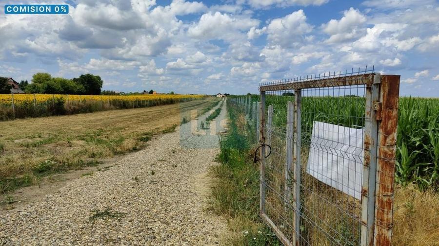 Teren agricol intravilan de 9100 mp, în Apa
