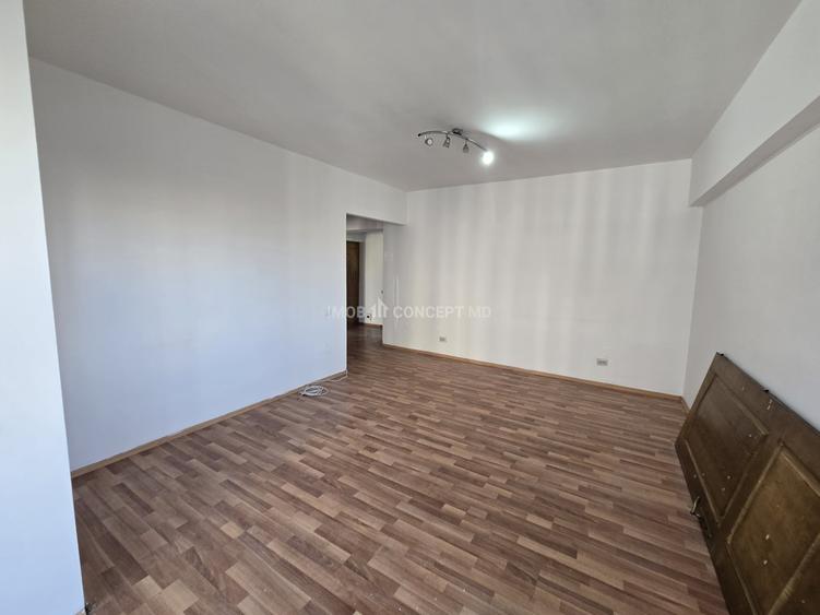 Apartament cu 3 camere decomandat în P-ța Mihai Viteazu