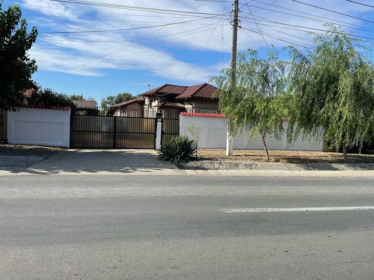 Casă cu 4 camere cu Teren 2500 Mp în Berceni